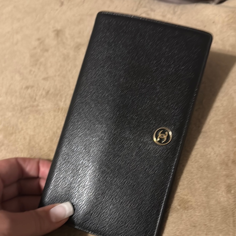 CHANEL Classic Black Leather Wallet - Picture 4 of 16